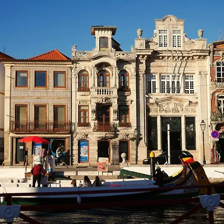 Downtown Shelter - Casa Da Praca * أفيرو